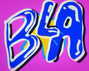 Großformatige, blaue Buchstaben 'BLA' mit weißen und schwarzen Umrissen auf pinkem Hintergrund, gelbe und blaue Formen dahinter.