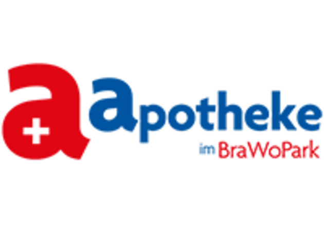 Das Bild zeigt das Logo einer Apotheke. Es besteht aus einem stilisierten "a" in Rot mit einem weißen Kreuz, gefolgt von dem Wort "apotheke" in blauer Schrift. Darunter steht in kleineren roten und blauen Buchstaben "im BraWoPark". Der Hintergrund ist weiß.